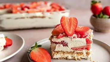 عصرونه: طرز تهیه کیک توت فرنگی پنیری؛ دسری متفاوت و خوشمزه برای تابستان