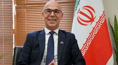 احمدزاده: دولت به‌جای کاهش هزینه‌ها از طبقه متوسط برداشت می‌کند