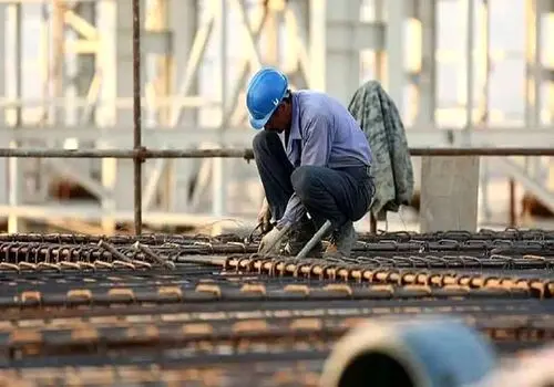 کارگران منتظر نباشند؛ فعلا خبری از تعیین تکلیف حقوق نیست

