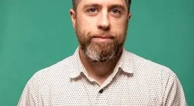 فیلمساز ایرانی-آمریکایی: حمله زمینی احتمالی در راه است، اعتراض کنید، تحریم کنید و اجازه ندهید | دخترعموی من در بمباران تهران ...
