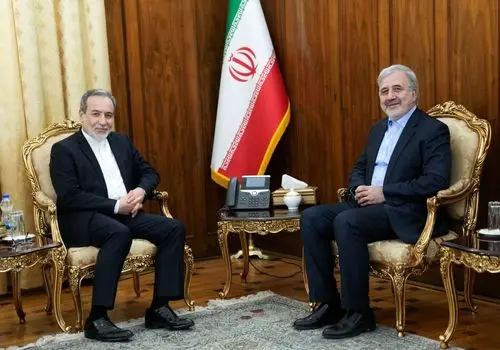استوارنامه سفیر جدید اندونزی تسلیم عراقچی شد