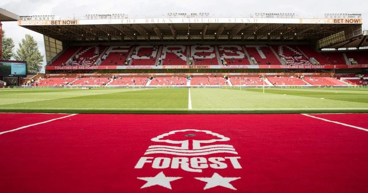 اقدام غیرحرفه ای مالک باشگاه ناتینگهام فارست در مواجهه با سرمربی تیم + عکس