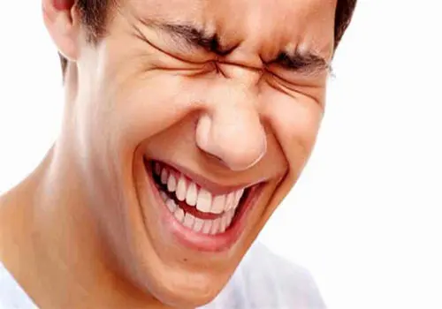 ۲ تا ۵ بار در هفته از ته دل بخندید

