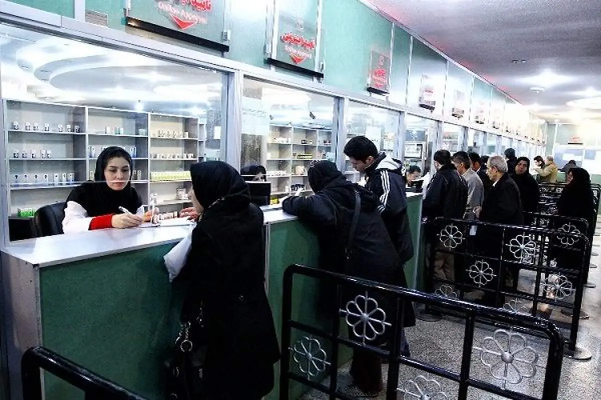 تصویری تلخ از صف طولانی داروخانه هلال احمر تهران