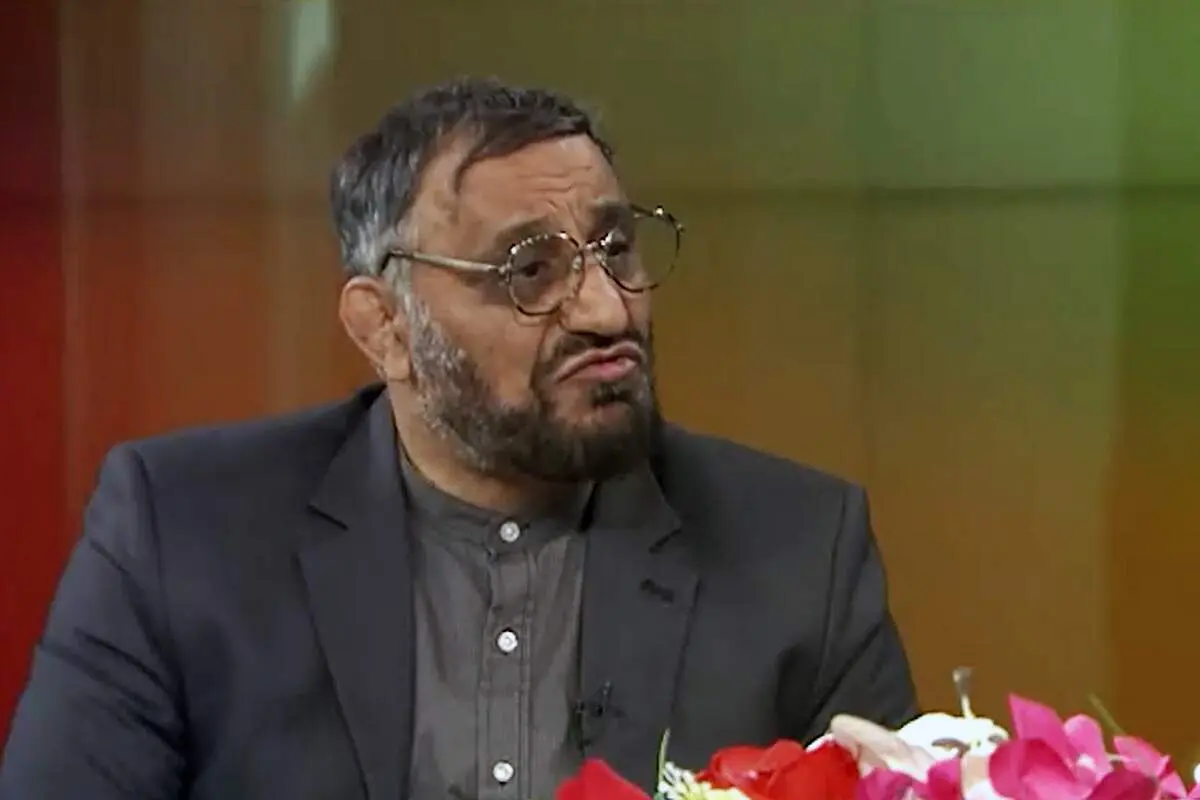 عکس زیر خاکی از آقای جدی می فرمایید با لباس روحانیت