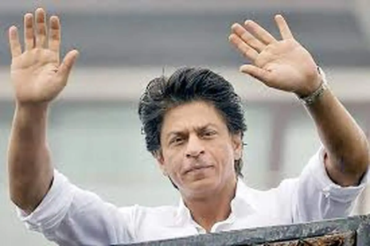 ستاره بالیوود در کنار اسطوره فوتبال جهان؛ دیدار صمیمانه مسی و شاهرخ خان در هند+عکس
