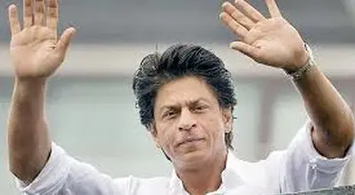 ستاره بالیوود در کنار اسطوره فوتبال جهان؛ دیدار صمیمانه مسی و شاهرخ خان در هند+عکس
