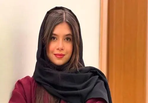 عکس جذاب نفس بازغی‌ در لوکیشن روح نواز 