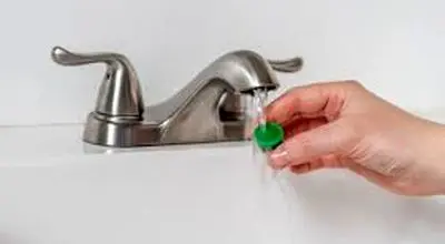 چگونه شیرآلات و کاشی را برق بیندازیم؟ ۳ ترفند جادویی!
