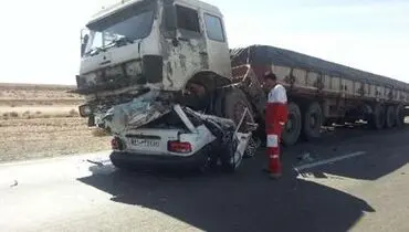 بلعیدن مرگبار پراید توسط دو تریلی؛ پایان جداسازی خودروها پس از ۴ ساعت+ فیلم
