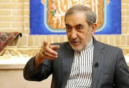توئیت ولایتی درباره توافق احتمالی با آمریکا/ این بار کاغذها و امضاها تضمین نیستند، ضامن عینی بقای توافق، ⁧‫تنگه هرمز‬⁩ است