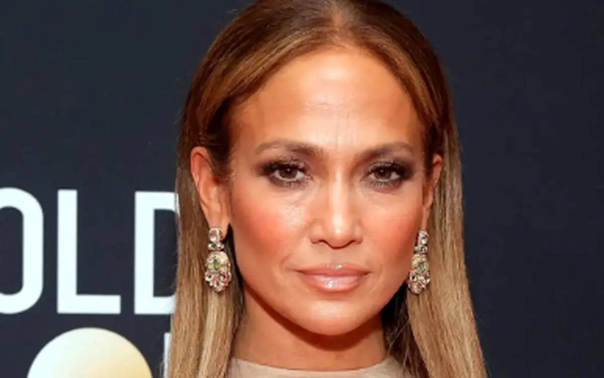 «جنیفر لوپز» در پشت صحنه فیلم «کافی» در کالیفرنیا؛ سال 1380