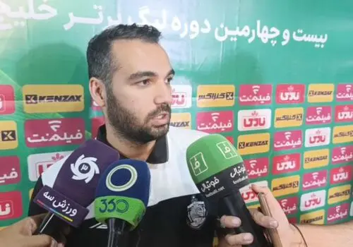 
تصویری تلخ روی سکوهای ورزشگاه انزلی: امروز با چشمای ما ببین بابا
