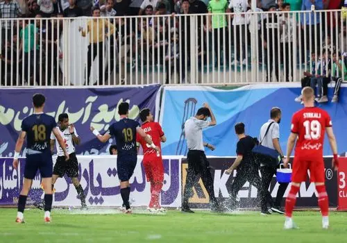 پوستر قهرمانی باشگاه تراکتور + عکس