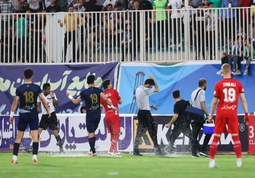 زنوزی خطاب به تاج: مدیریت فوتبال را رها کن اگر توان نداری

