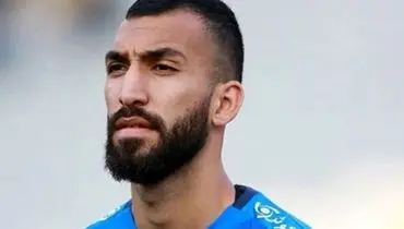 جمله تتو شده روی دست روزبه چشمی: با من از ایران بگو | عکس