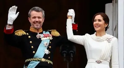 استایل باورنکردنی ملکه دانمارک در کنار اهرام جیزه و مجسمه ابوالهول + تصاویر