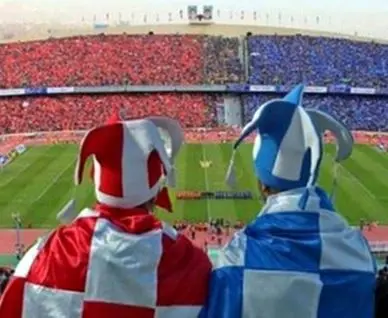 هواداران قرمز استقلال یا آبی پرسپولیس؟/استقلال یار سپاهان می شود یا پرسپولیس؟