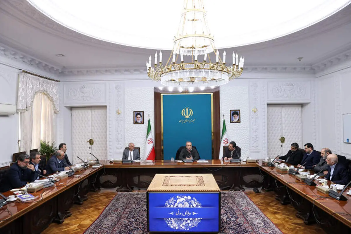 دولت به دنبال کنترل عوارض ناشی از کاهش نقدینگی همچون افزایش قیمت‌ها و تورم 