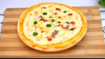 طرز تهیه پیتزای خانگی در تابه/ نان پیتزا را با این ترفند درست کن+ فیلم