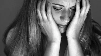 بیش از ۹۰ درصد مردم با آسیب‌های روانی دست‌وپنجه نرم می‌کنند