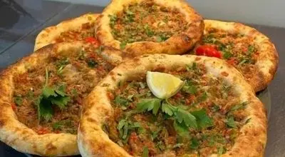طرز تهیه پیتزا ترکی خوشمزه و پر ملات
