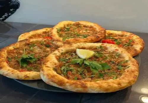یک آموزش ساده اما فوری: طرز تهیه پیتزای بدون خمیر در ماهیتابه + فیلم