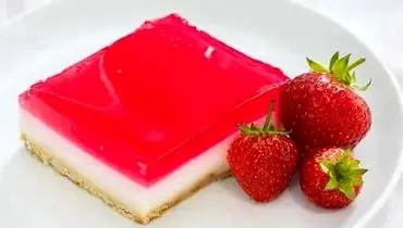 دسر پنیر و توت فرنگی با ژله
