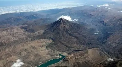 چرا قله دماوند دیگر برف ندارد؟