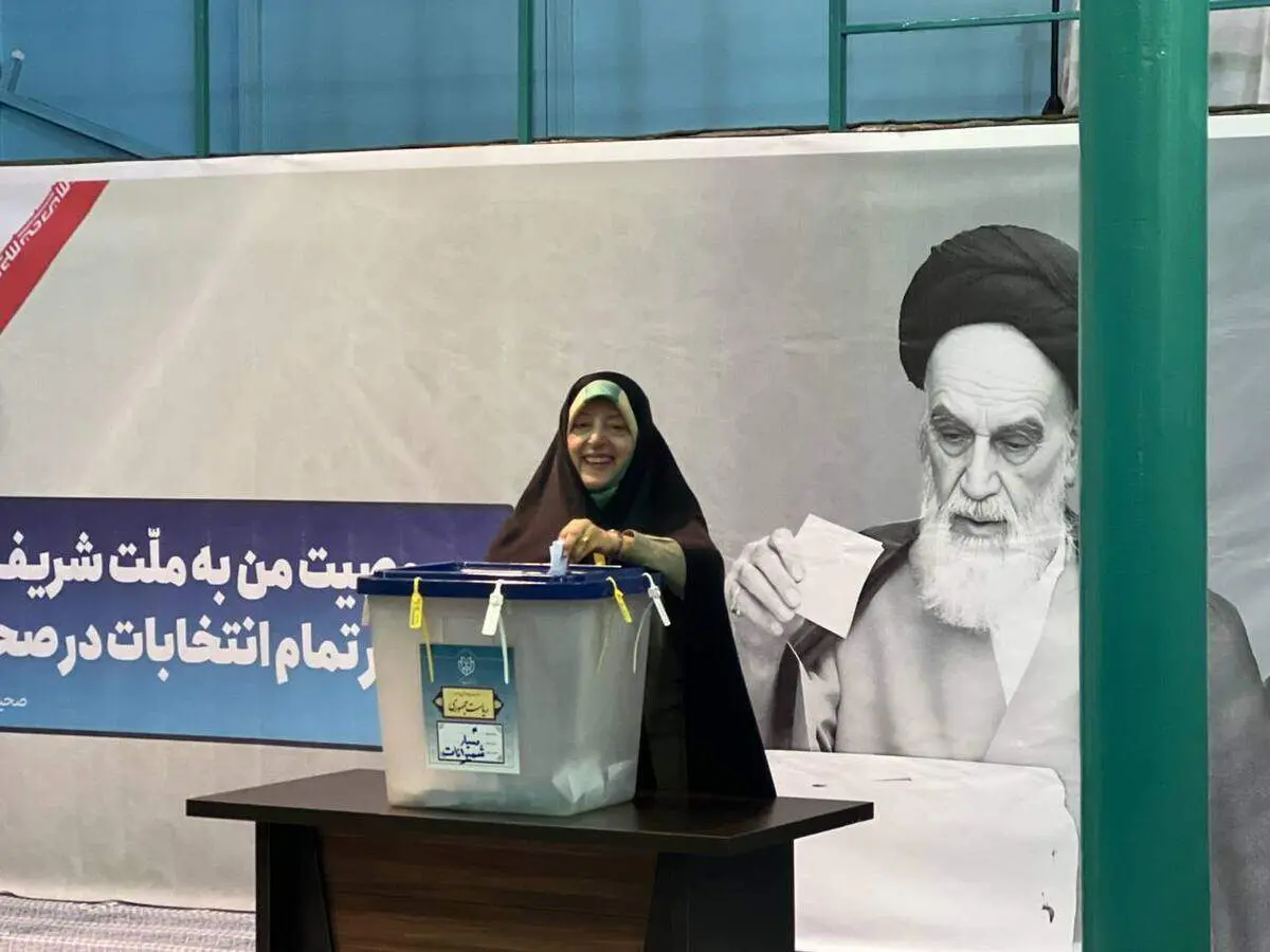 حضور معصومه ابتکار در حسینیه جماران برای رای دادن+ عکس