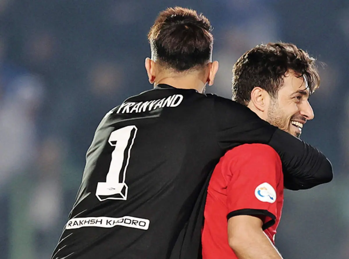 سروصداهای عجیب شجاع و بیرو در رختکن