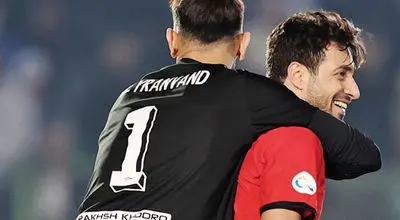 سروصداهای عجیب شجاع و بیرو در رختکن