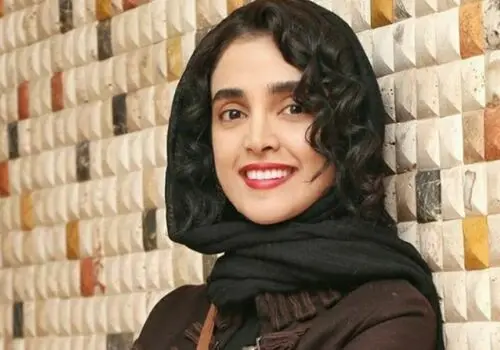 الهه حصاری «بازیگر فیلم 70سی» عکسی جالب در کنار خواهرش منتشر کرد!