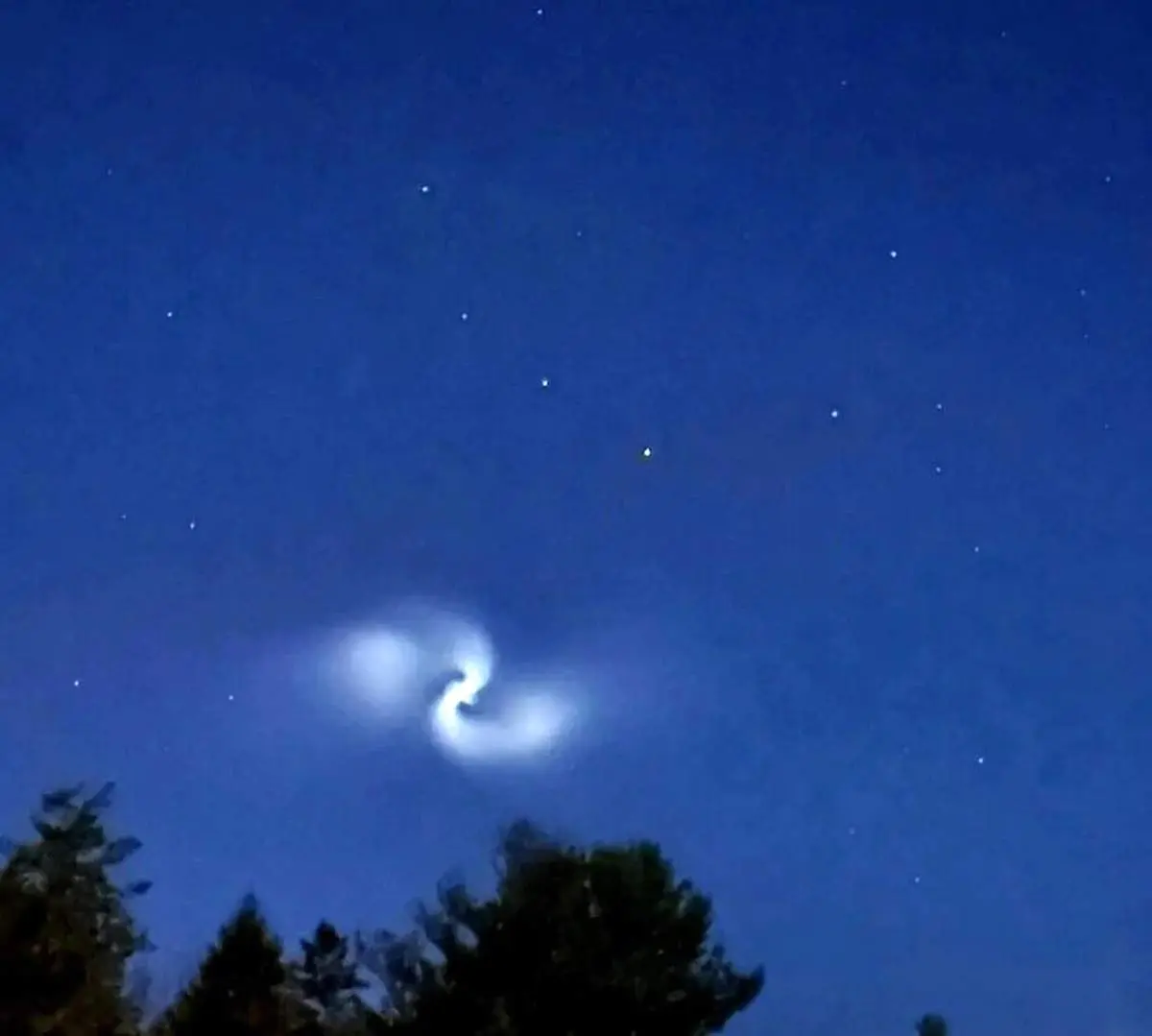 پدیده نوری عجیب در آسمان آمریکا؛ منشأ آن چه بود؟