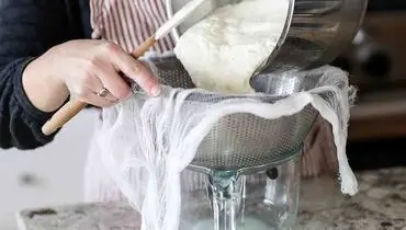چرا ماست آب می‌اندازد؟ علمی‌ترین دلایل و ساده‌ترین ترفندهای خانگی