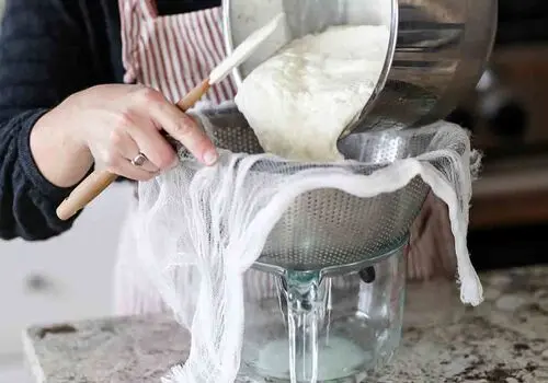 طرز تهیه کیک زعفرانی با ماست در خانه + ترفندها