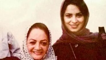 عکسی قدیمی از لیلا فروهر در کنار شهلا ریاحی در سال 46
