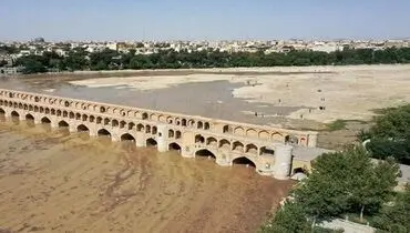 زاینده‌رود دوباره زنده شد؛ آب به پل‌های تاریخی اصفهان رسید