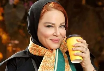 چهره بدون آرایش بهاره رهنما با تیپ مشکی دخترانه 