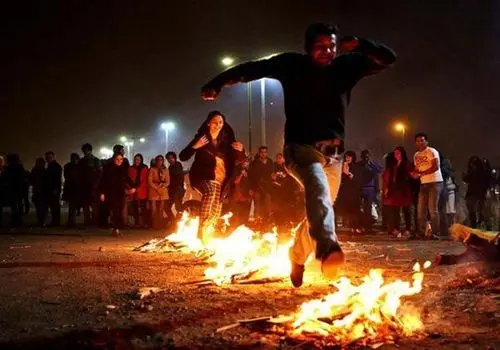 چهارشنبه سوری، هوای تهران را بنفش کرد!