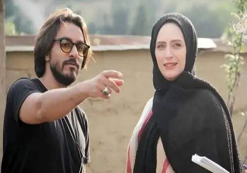 چهرۀ «نگین معتضدی» در 2 سالگی در آغوش پدربزرگش