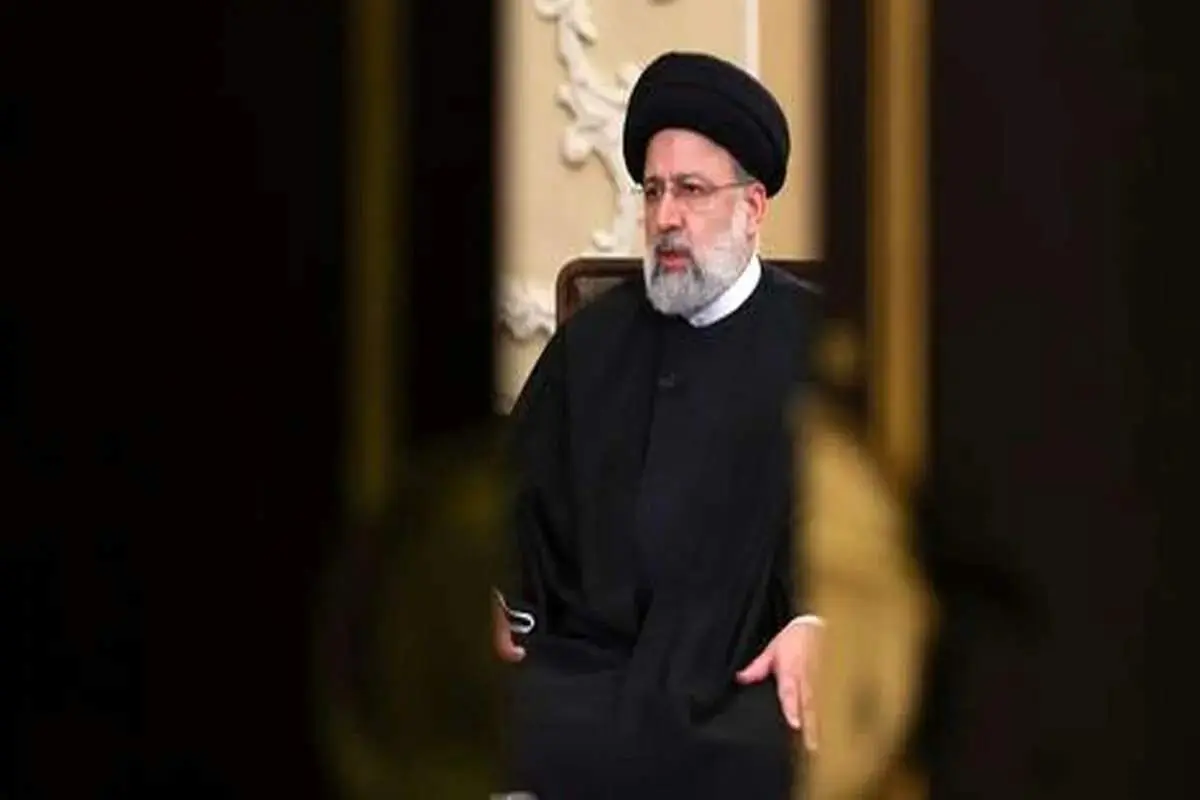 لحظه غم انگیز اعلام خبر شهادت رئیس جمهور به مادرش+فیلم
