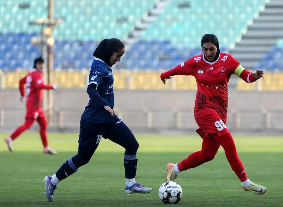 
ورود سگ به بازی دختران پرسپولیس و گل‌گهر دردسر شد! +عکس
