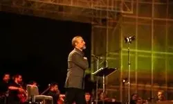تصاویری از شب اول کنسرت علیرضا قربانی در آزادی