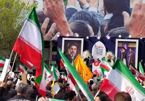 از خسرو شکیبایی و حمید لبخنده تا هما روستا و پری امیرحمزه با آیت‌الله خامنه‌ای بیعت کردند؛ خرداد ۶۸