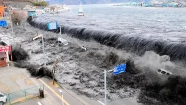 لحظه وحشتناک ارتفاع گرفتن سطح آب دریا هنگام وقوع زلزله در ژاپن+فیلم