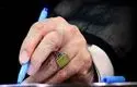 اعلام خبر عفو رهبری به زندانی ها؛ لحظه‌ای که درِ امید به روی زندانیان باز شد + فیلم