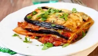 طرز تهیه خوراک بادمجان ایتالیایی با طعم متفاوت سس سویا + فیلم

