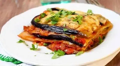 طرز تهیه خوراک بادمجان ایتالیایی با طعم متفاوت سس سویا + فیلم

