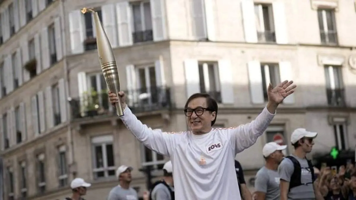 حمل مشعل المپیک توسط جکی چان +فیلم